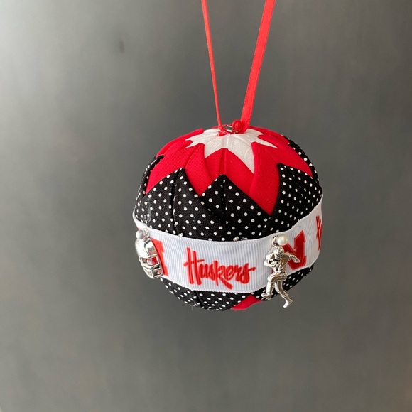 Handcrafted quilt look solid, Nebraska, cornhusker ornament. With gift box - Picture 1 of 9